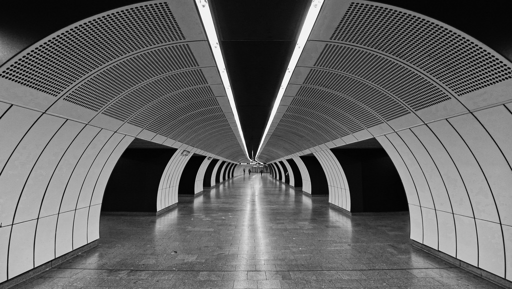 tunnel 4053032 1024 Luigi pixabay 