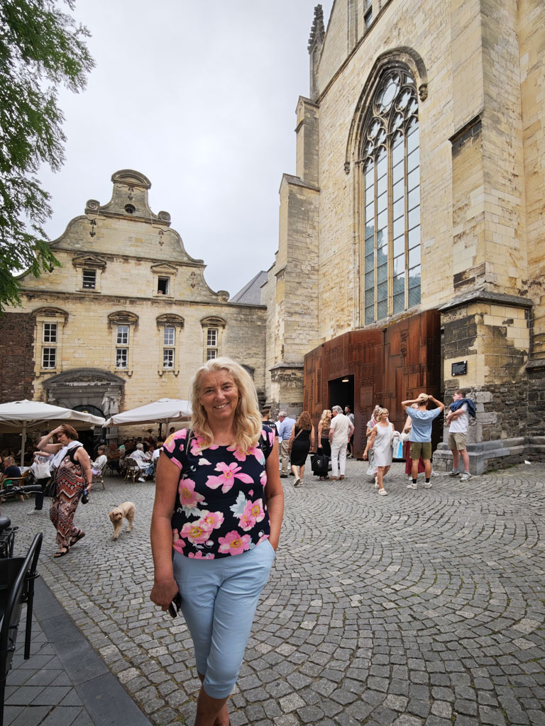 Im Hintergrund die Dominikanerkirche in Maastricht …. © Günter Nebl