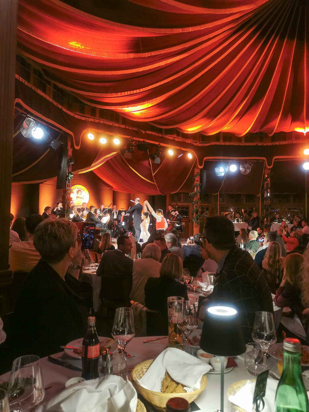 Johann-Strauß-Galadinner mit Musik und (auch vegetarischem) 4-Gänge-Menü. © Monika Nebl