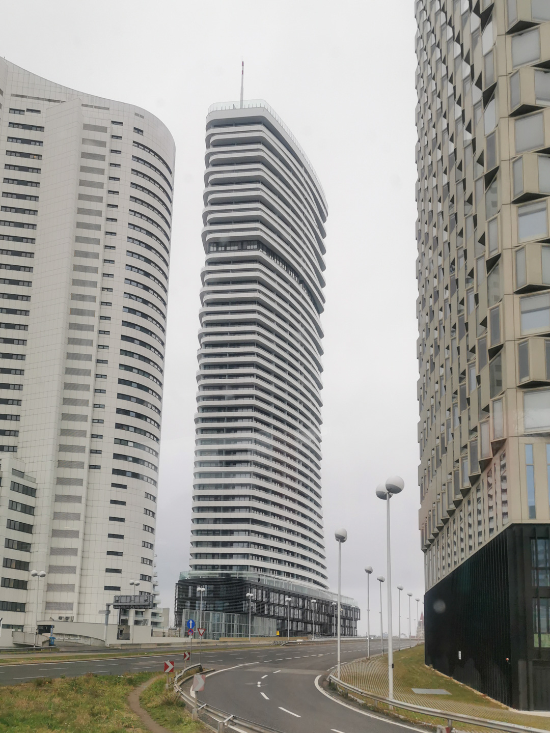 Bei der Stadtrundfahrt: die Uno-City © Monika Nebl